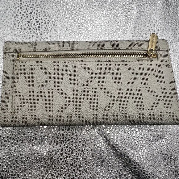 Michael Kors Vanilla Signature Jet Set Leather Wallet Checkbook - Gently Used - Picture 10 of 16